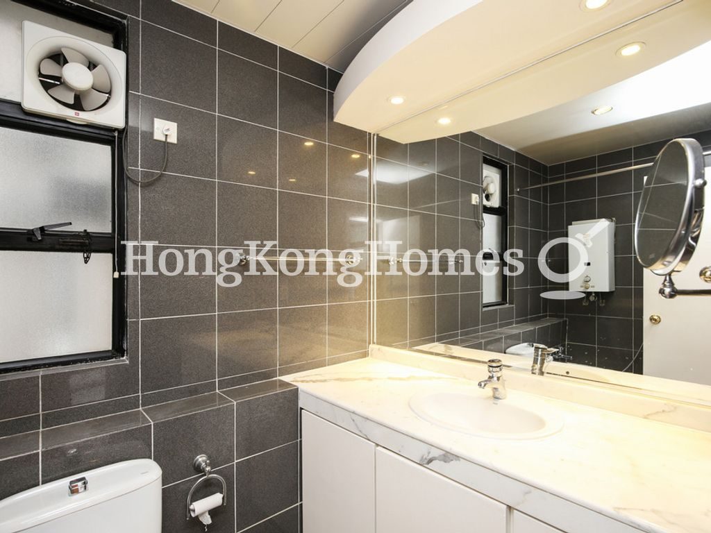 Master Bathroom — Scenic Heights - Block 02, Mid-levels West