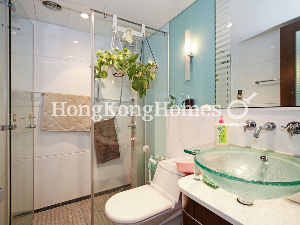 Guest Bathroom — The Harbourside - Tower 3, Tsim Sha Tsui