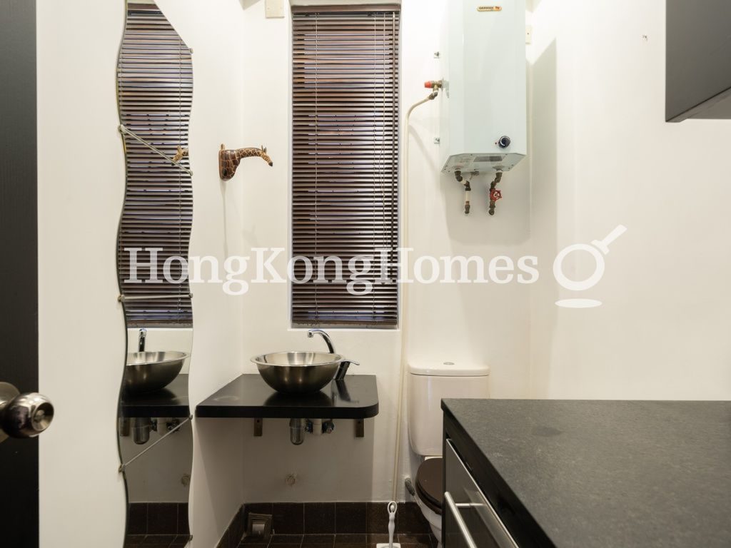 Powder Room — Estella Court, Mid-levels Central
