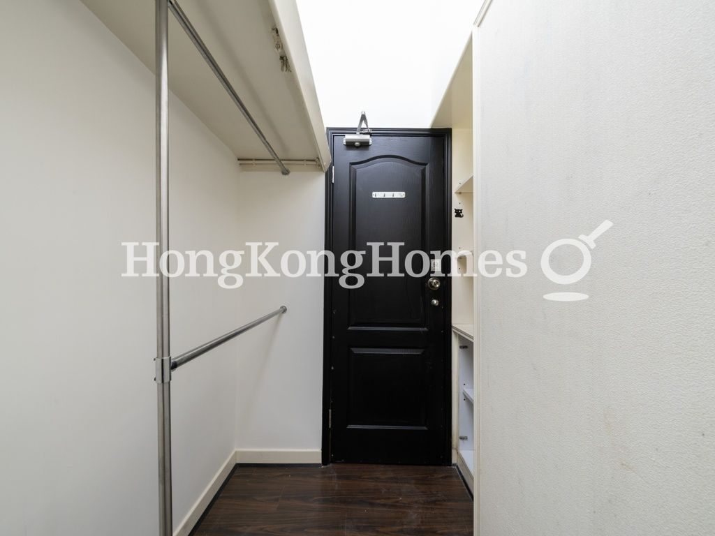 Walk-in Closet in Master Bedroom — Estella Court, Mid-levels Central