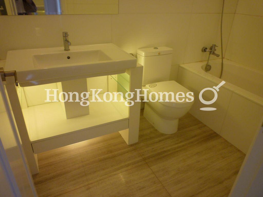 Master Bathroom — Las Pinadas, Clear Water Bay
