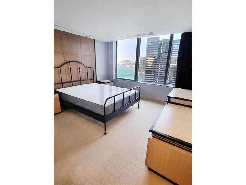 photo 3 — Convention Plaza Apartments, Wan Chai