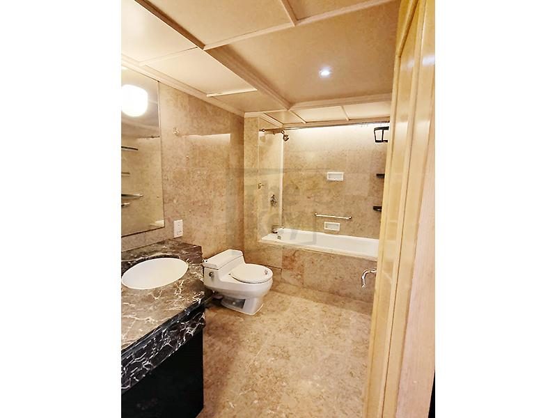 photo 5 — Convention Plaza Apartments, Wan Chai