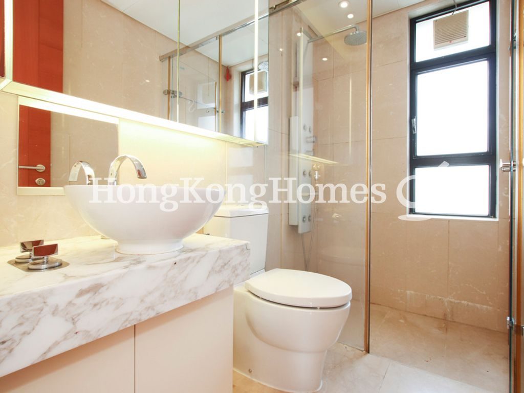 Guest Bathroom — Residence Bel-Air - Phase 06 - Bel-Air No. 8, Tower 2, Pokfulam