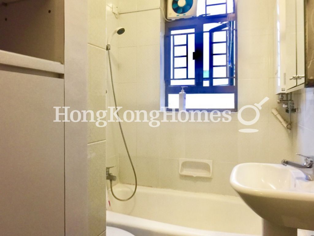 Guest Bathroom — Antonia House, Happy Valley