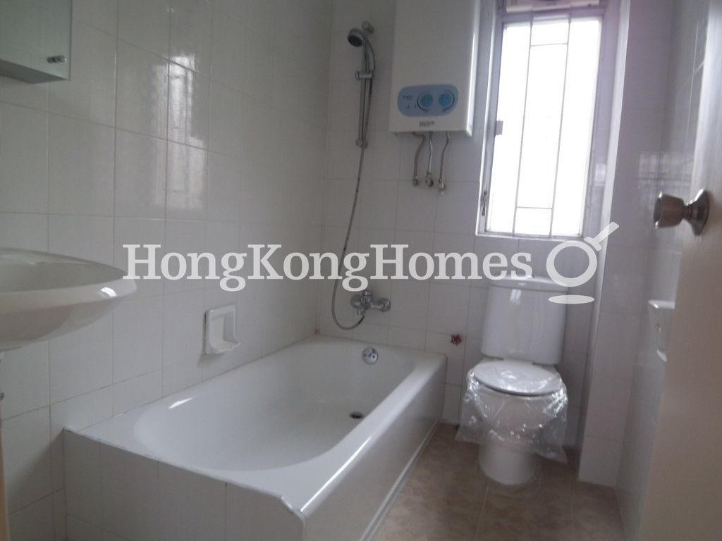 Guest Bathroom — Bauhinia Gardens - Lowrise, Chung Hom Kok