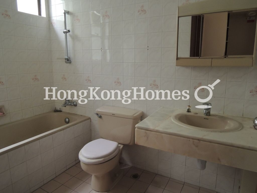 Guest Bathroom — Hawaii Garden, Clear Water Bay