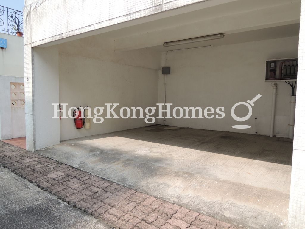 Garage — Hawaii Garden, Clear Water Bay