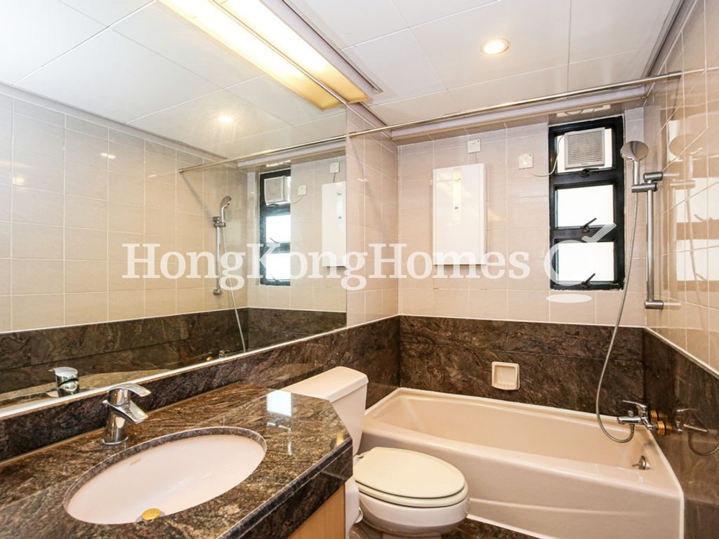 Guest Bathroom — Imperial Court - Block C, Mid-levels West