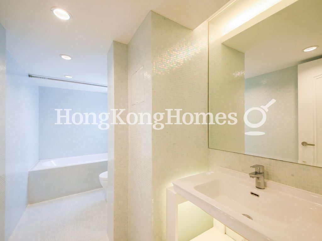 Guest Bathroom — Las Pinadas, Clear Water Bay