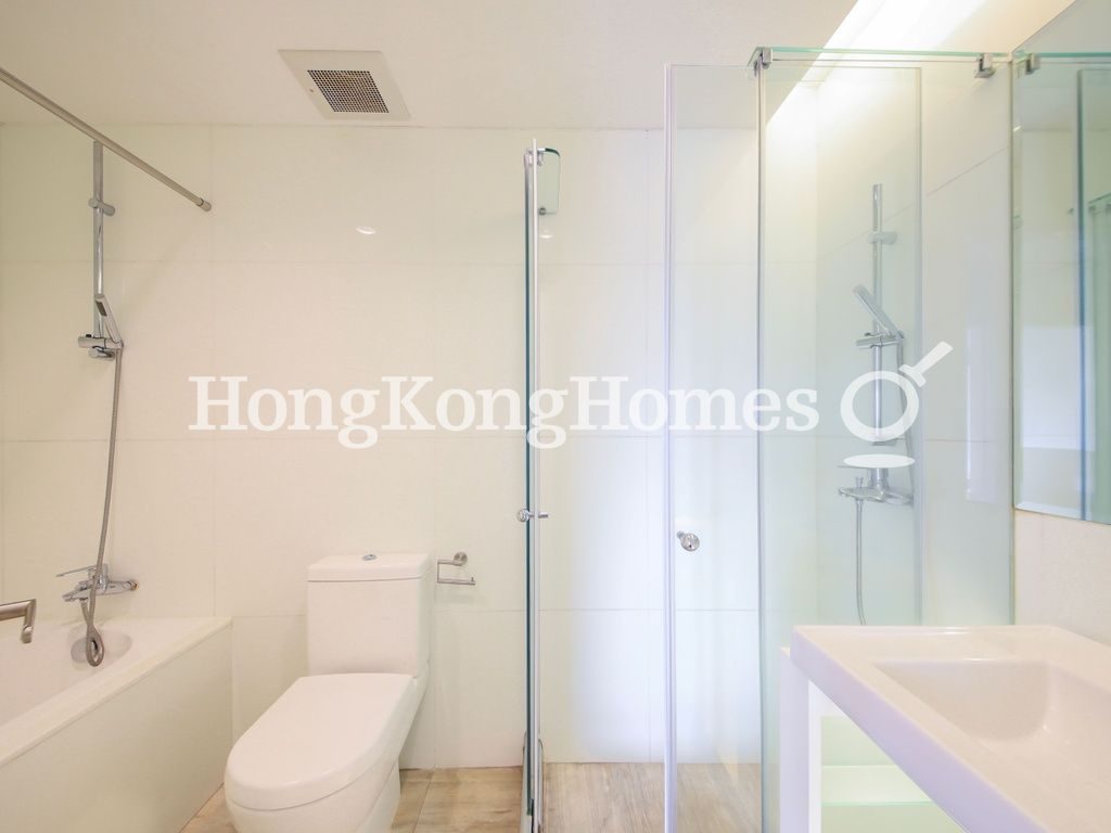 Master Bathroom — Las Pinadas, Clear Water Bay