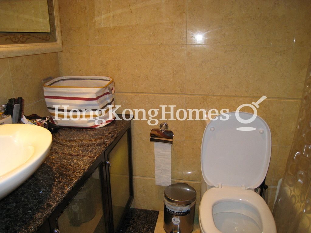 Master Bathroom — The Arch - Block 1 (Sky Tower), Tsim Sha Tsui