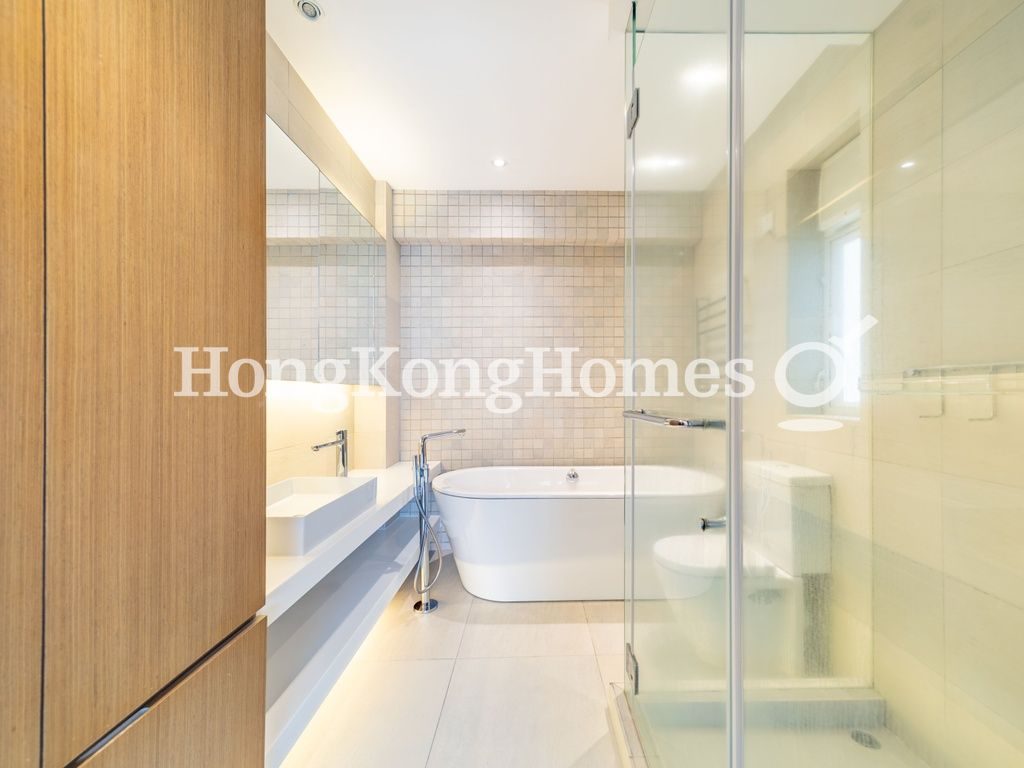 Master Bathroom — Wan Chui Yuen, Tai Hang