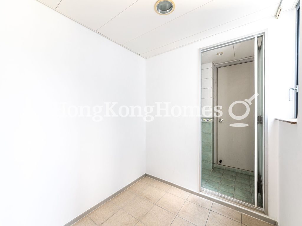 Maid's Room — Residence Bel-air - Phase 04, Peak Tower 08, Pokfulam