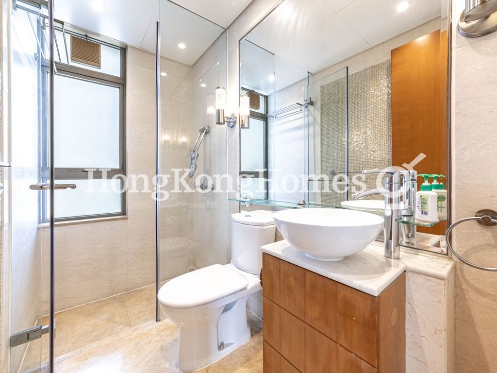 Guest Bathroom — Residence Bel-air - Phase 04, Peak Tower 08, Pokfulam