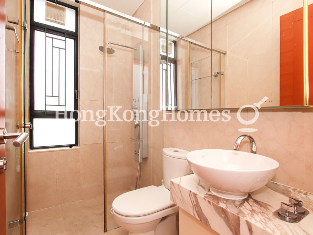 Guest Bathroom — Residence Bel-Air - Phase 06 - Bel-Air No. 8, Tower 2, Pokfulam