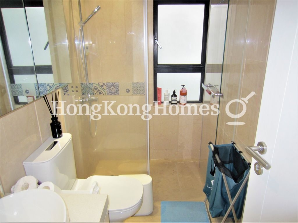 Guest Bathroom — Residence Bel-Air - Phase 06 - Bel-Air No. 8, Tower 7, Pokfulam
