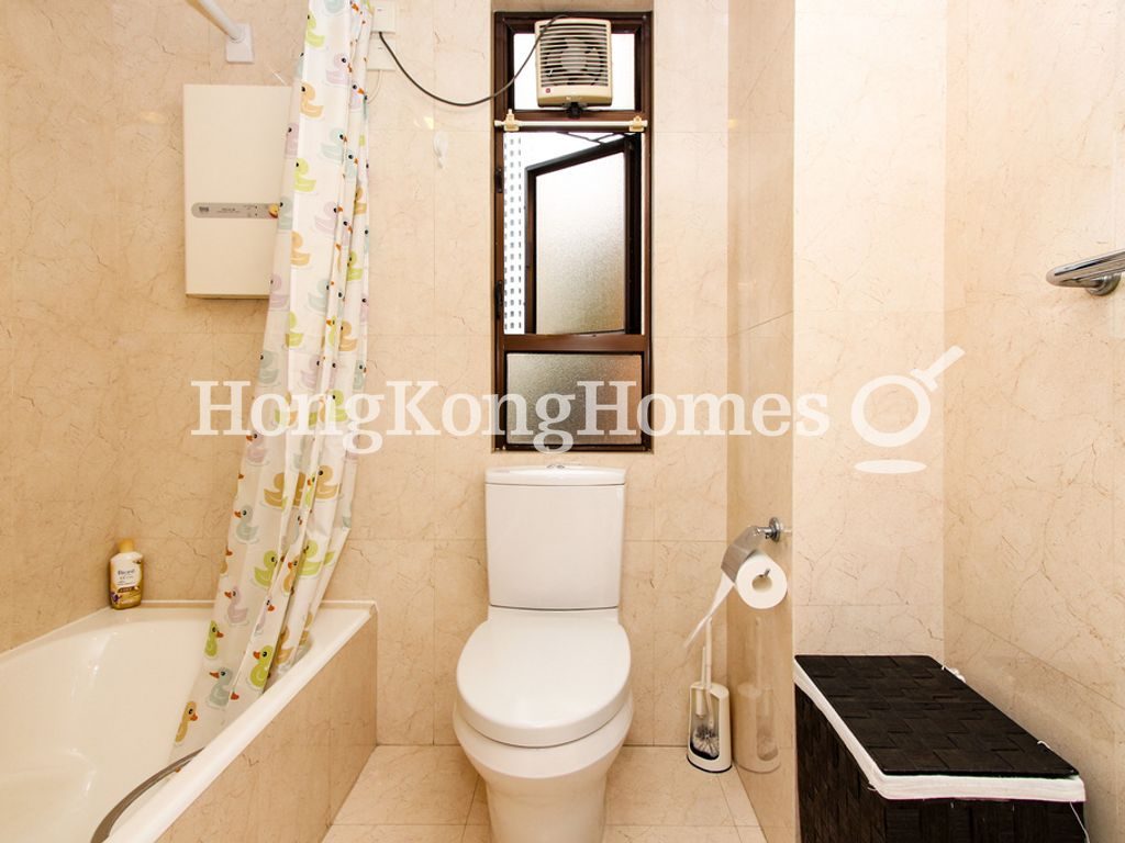 Guest Bathroom — Wing Way Court, Mid-levels Central
