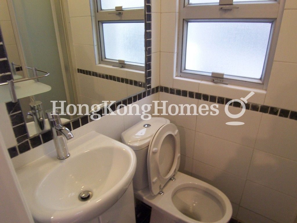 Bathroom — Wah Fai Court, Mid-levels West