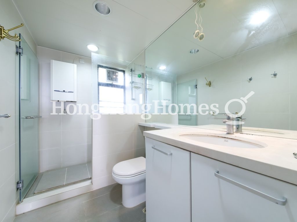 Master Bathroom — Grand Garden - Block 02, Repulse Bay