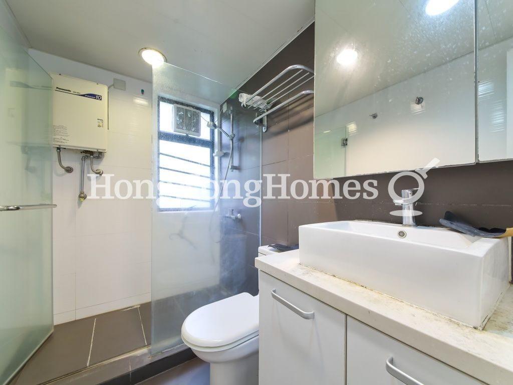 Guest Bathroom — Grand Garden - Block 02, Repulse Bay