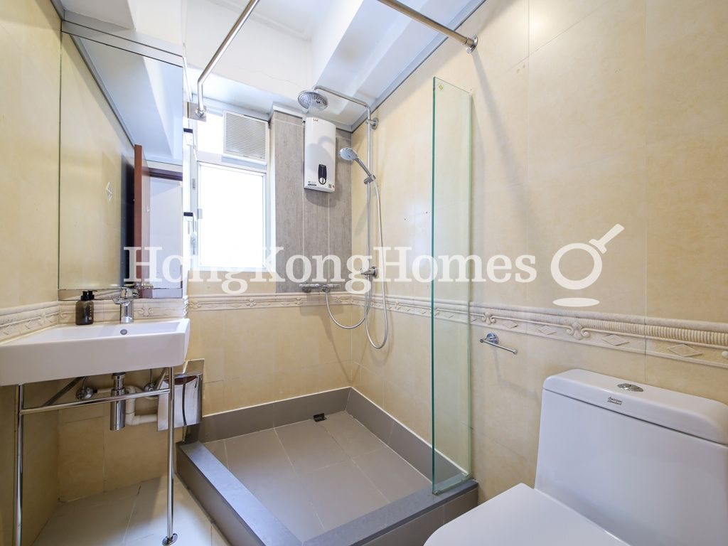 Guest Bathroom — Alpine Court, Mid-levels West