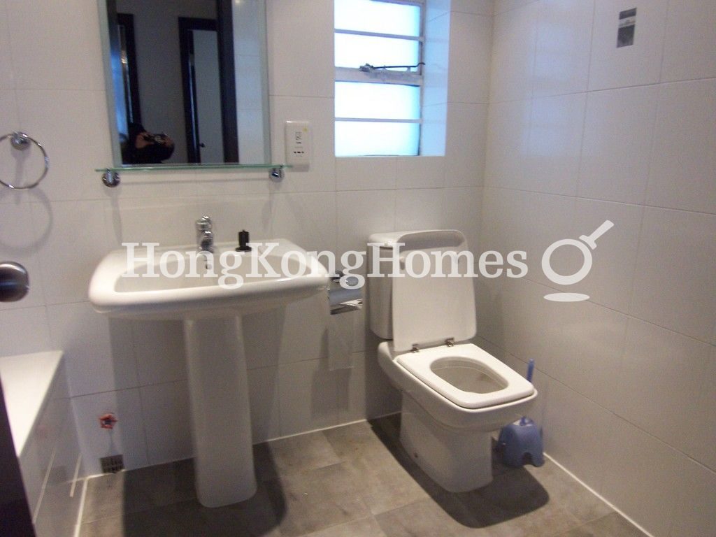 Guest Bathroom — Broom Road, 16-20, Happy Valley