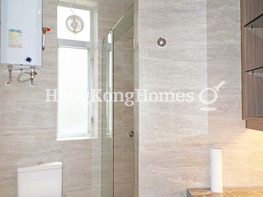 Guest Bathroom — Grosvenor House, Mid-levels Central