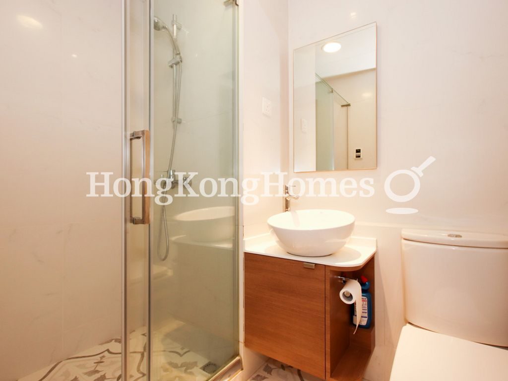 Guest Bathroom — Hamilton Mansion, Causeway Bay