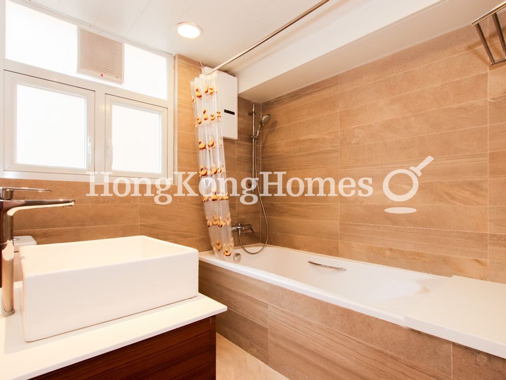 Master Bathroom — Hamilton Mansion, Causeway Bay