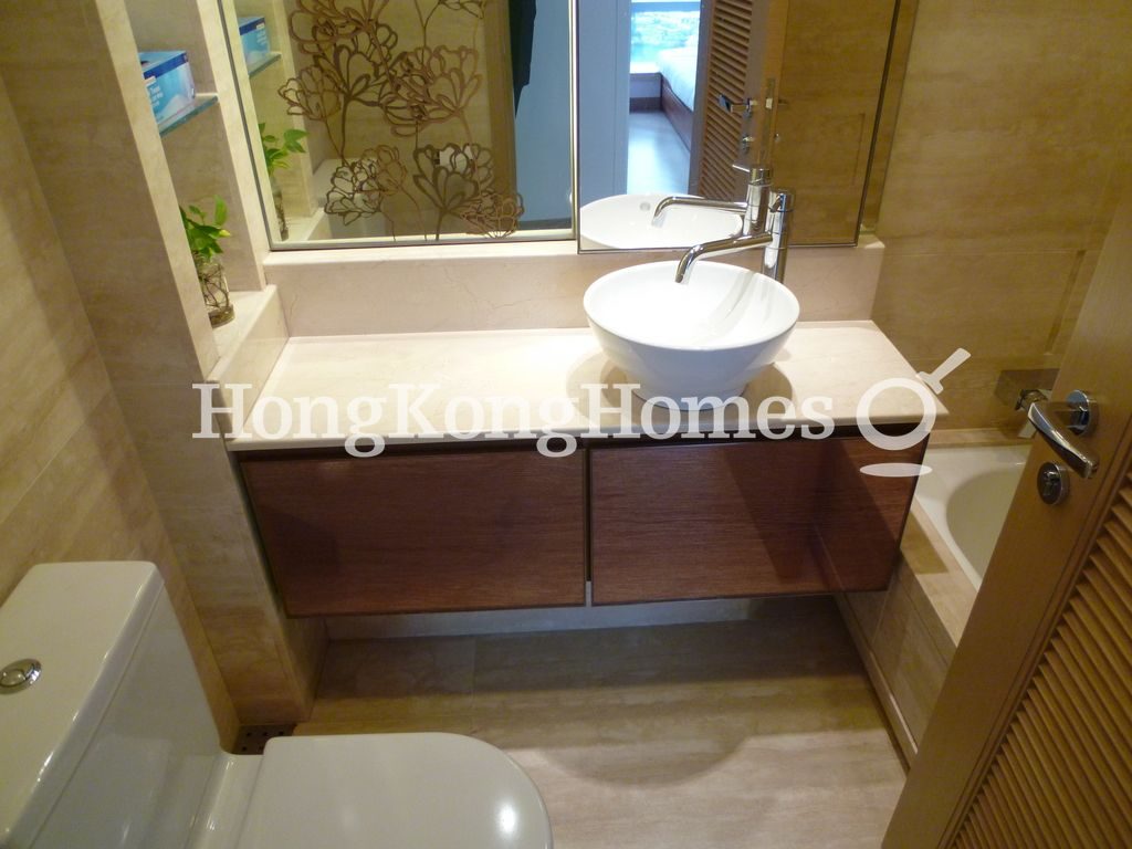 Guest Bathroom — Larvotto - Block 5, Ap Lei Chau
