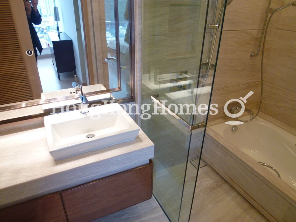 Master Bathroom — Larvotto - Block 5, Ap Lei Chau