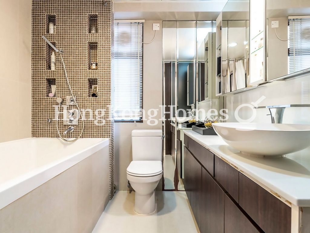Master Bathroom — Realty Gardens - Paris Court, Mid-levels West