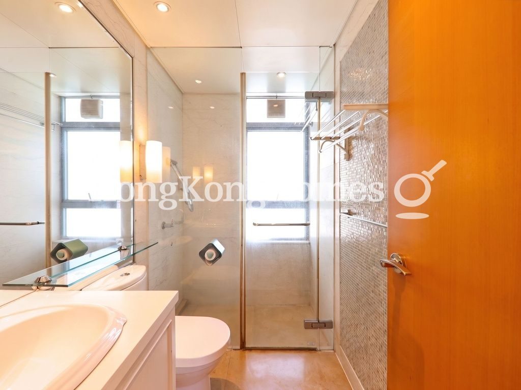 Guest Bathroom — Residence Bel-air - Phase 04, Peak Tower 08, Pokfulam