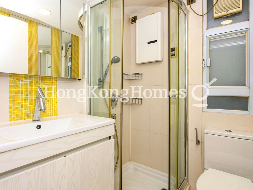 Guest Bathroom — Right Mansion, Mid-levels West