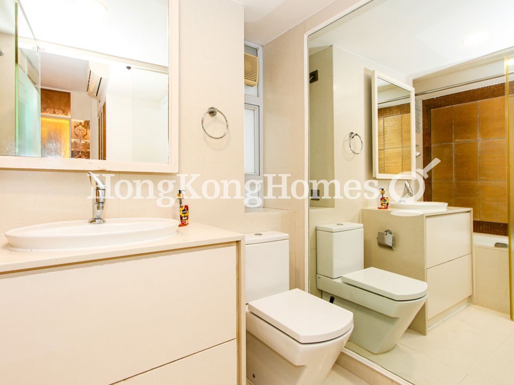 Master Bathroom — Right Mansion, Mid-levels West