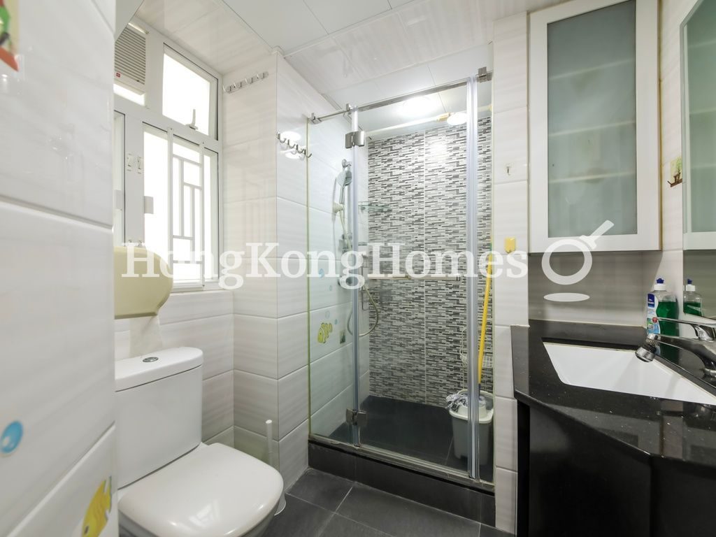 Guest Bathroom — Carble Garden, Mid-levels West