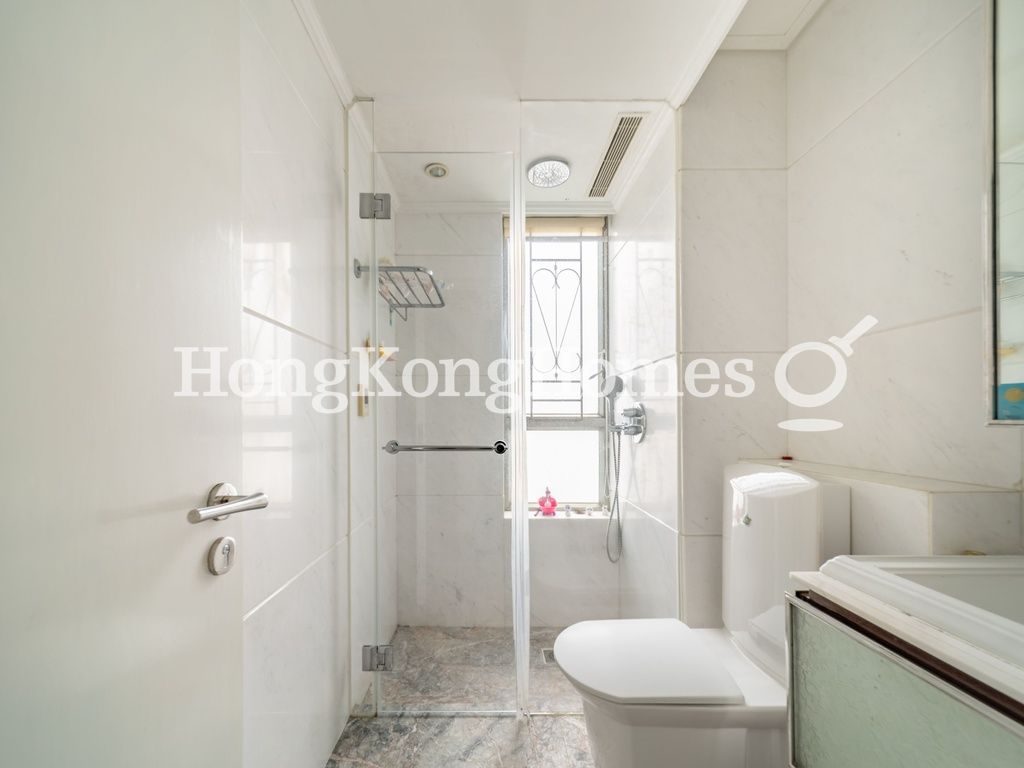 Guest Bathroom — Robinson Road, 31, Mid-levels West
