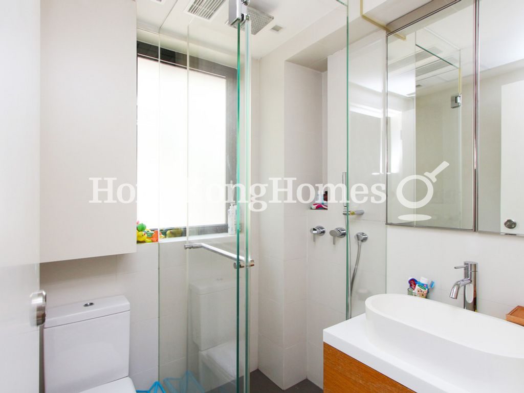 Second Ensuite Bathroom — Seaview Mansions, Mid-levels Central
