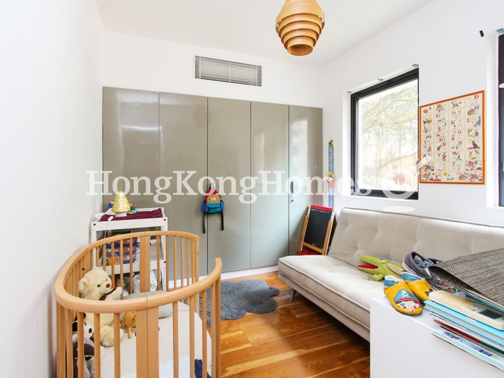 Second Ensuite Bedroom — Seaview Mansions, Mid-levels Central
