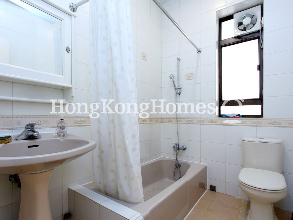 Guest Bathroom — Shuk Yuen Building, Happy Valley