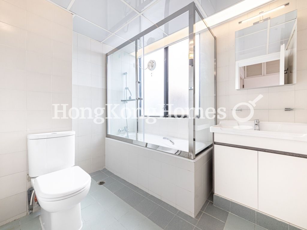 Master Bathroom — South Bay Towers, Repulse Bay
