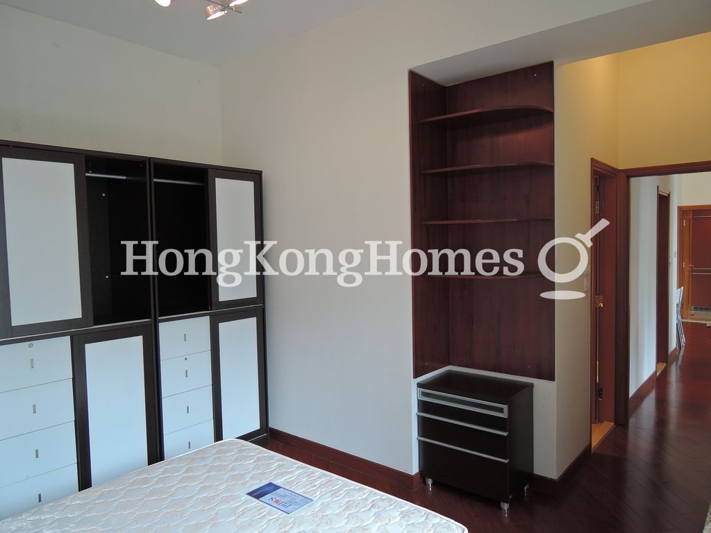 Built-in Wardrobe in Master Bedroom — The Arch - Block 1 (Sky Tower), Tsim Sha Tsui