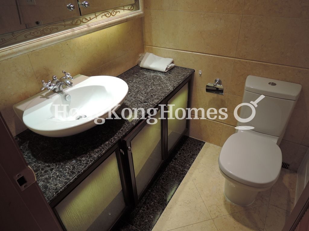 Master Bathroom — The Arch - Block 1 (Sky Tower), Tsim Sha Tsui