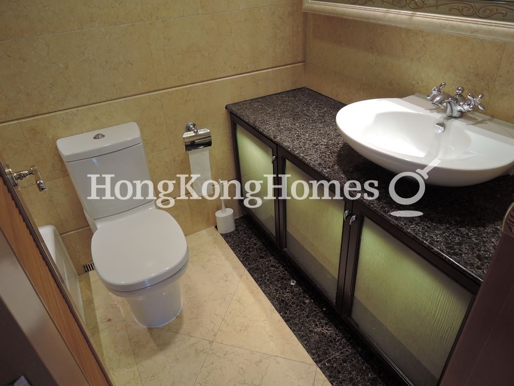 Guest Bathroom — The Arch - Block 1 (Sky Tower), Tsim Sha Tsui