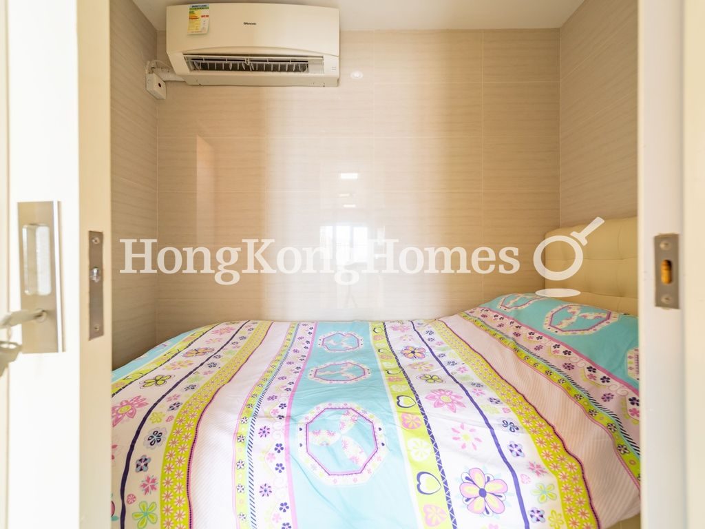 Miad's Room — The Broadville, Happy Valley