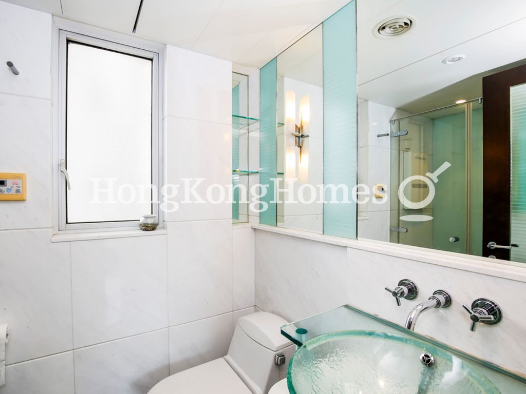 Guest Bathroom — The Harbourside - Tower 3, Tsim Sha Tsui