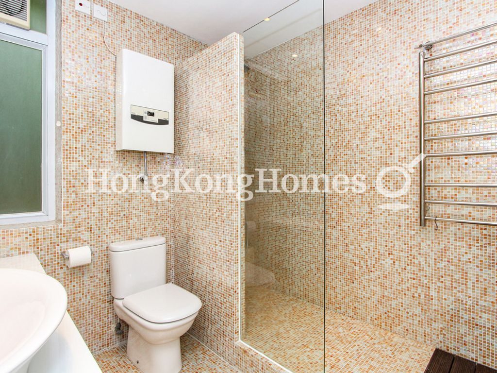 Master Bathroom — Fulham Garden Blk G-H, Pokfulam