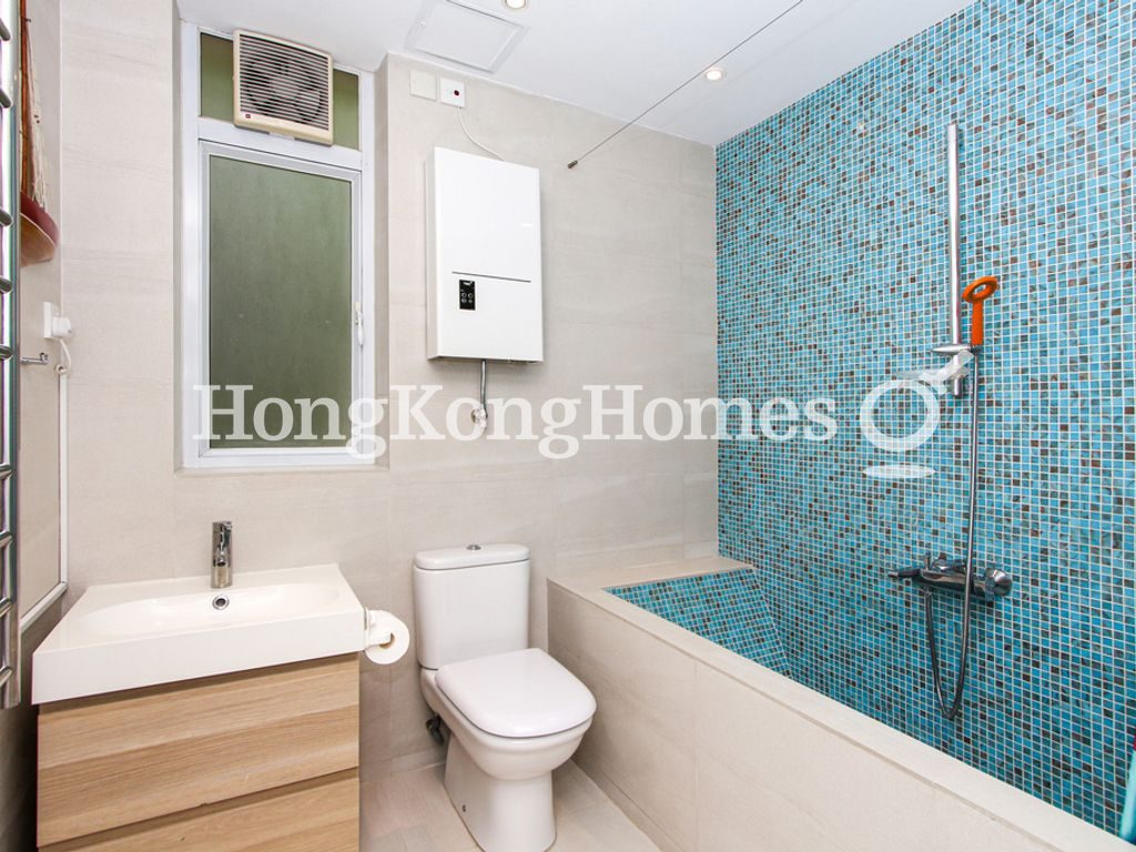 Guest Bathroom — Fulham Garden Blk G-H, Pokfulam