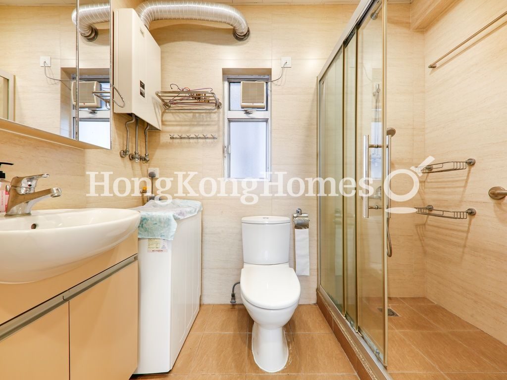 Ensuite Bathroom — Cordial Mansion, Mid-levels West